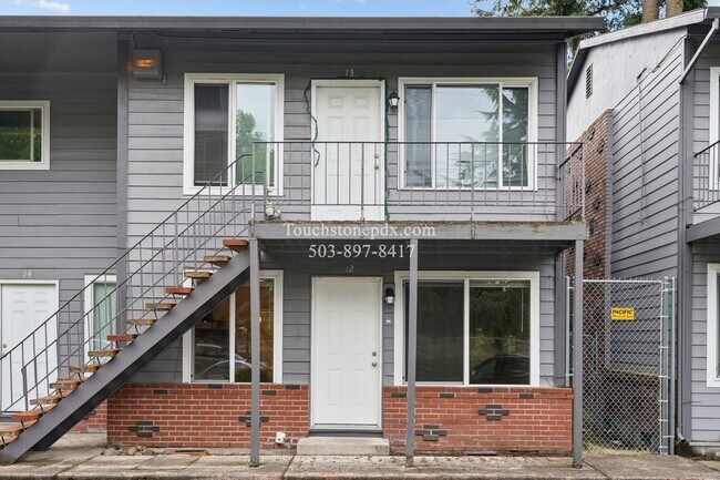 Building Photo - 706 NE 99th Ave