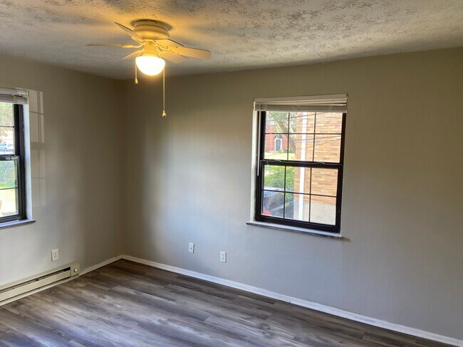 Building Photo - 551 Telford Ave