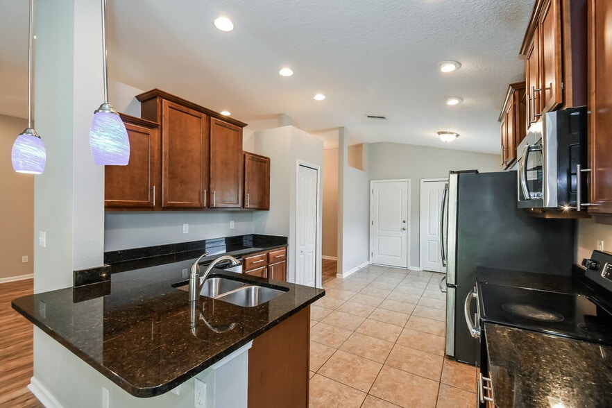 Building Photo - 15847 Rachel Creek Dr