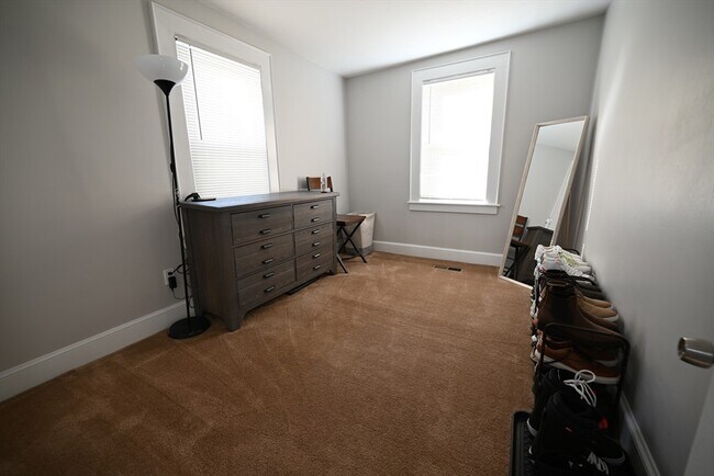 Building Photo - 375 E Merrimack St