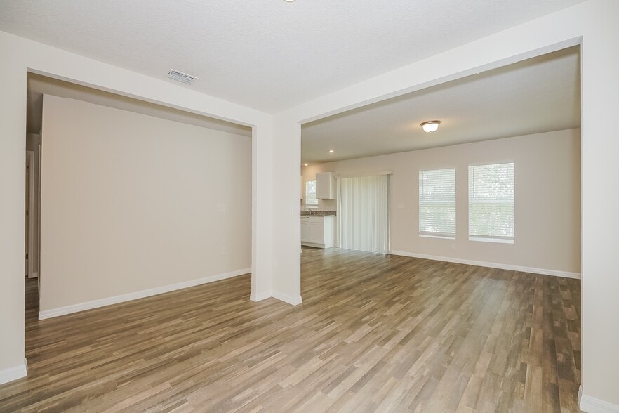 Building Photo - 6830 N Pavilion Loop