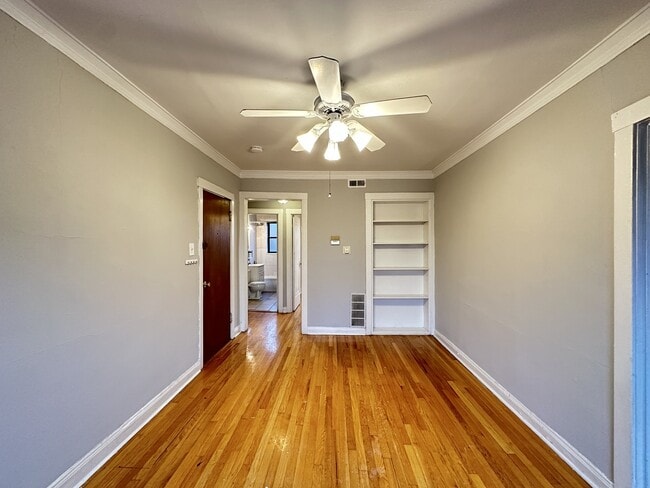 Building Photo - 3007 N Racine Ave