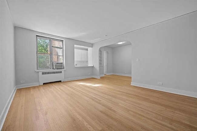 Building Photo - 3810 Greystone Ave