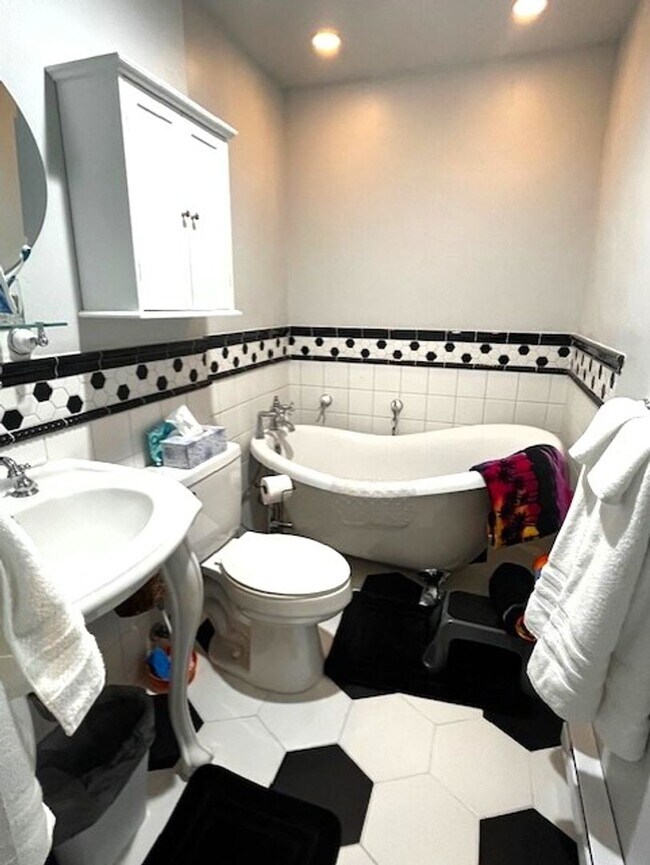 Building Photo - Winter Seasonal Rental- Lakeside Townhouse...