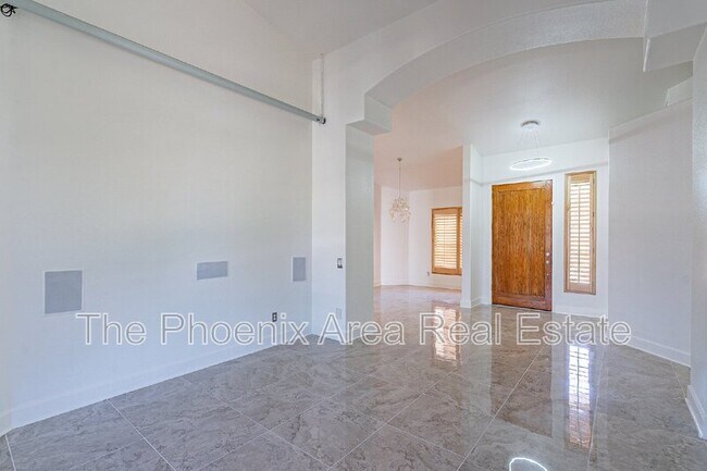 Building Photo - 4663 S Oleander Dr