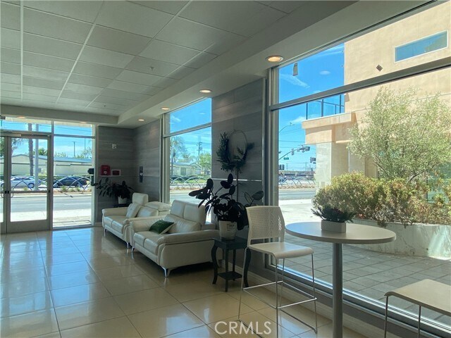 Building Photo - 1598 Long Beach Blvd