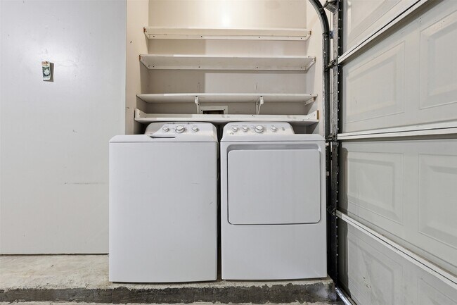 Building Photo - 8518 Pool Creek Dr