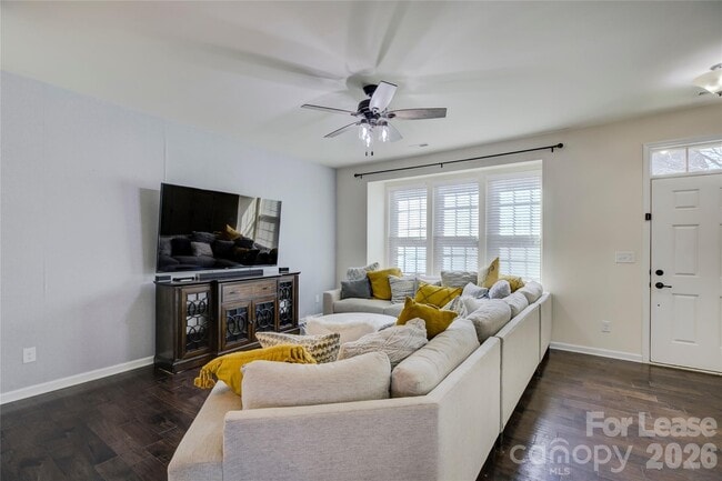 Building Photo - 1731 Evergreen Dr