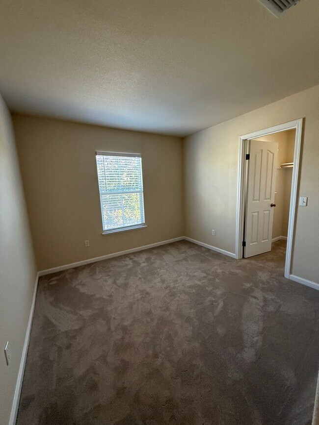 Building Photo - Come Check out this Lovely 4 Bedroom 2.5 B...