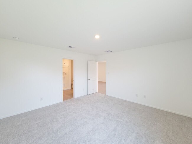 Building Photo - This single-story home shares an open layout between the kitchen, nook and family room for easy e...
