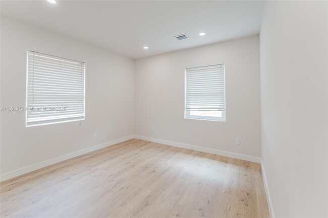 Building Photo - 1430 SW 32nd Ct