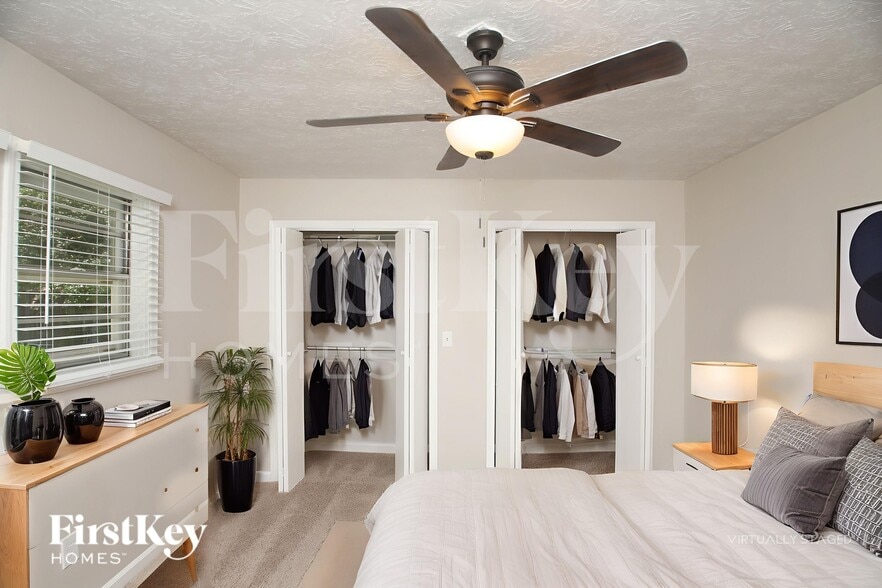 Building Photo - 2422 Chestnut Log Ln