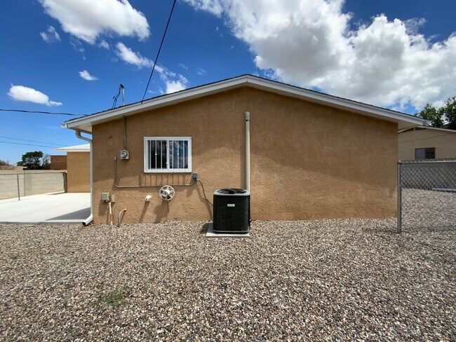 Building Photo - 4 Bedroom Single Story Home Available Near Tramway Blvd NE & Lomas Blvd NE!