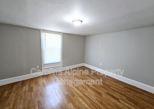 Building Photo - 1003 Locke St