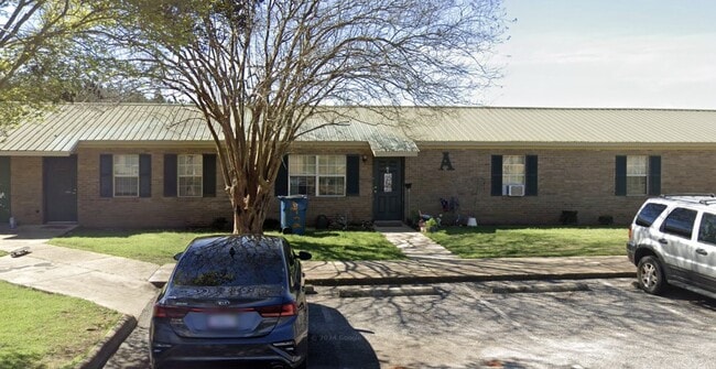 Building Photo - 598 Hartley St