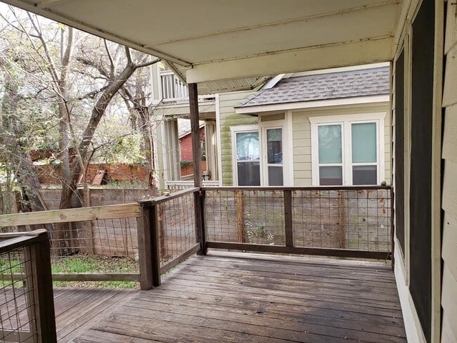 Building Photo - 1804 Singleton Ave