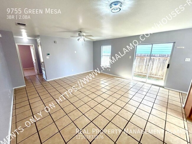 Building Photo - AVAILABLE NOW! 3 Bedroom / 2 Bath Home Nea...