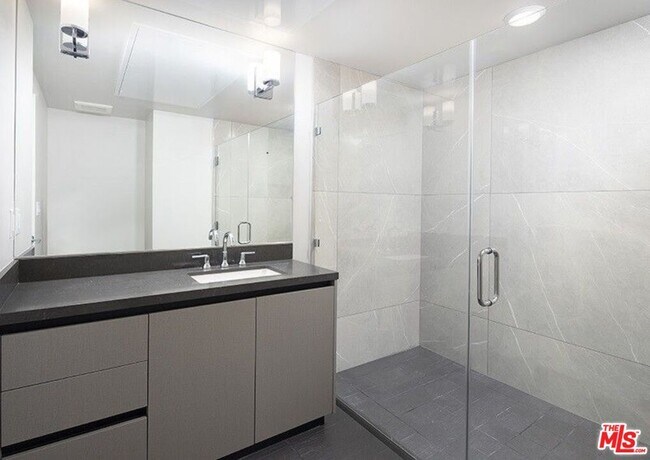 Building Photo - 837 S Harvard Blvd