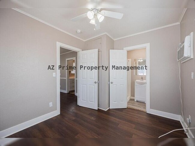 Building Photo - 5521 W Palmaire Ave