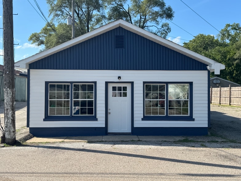 Primary Photo - 110 W Willow Dr