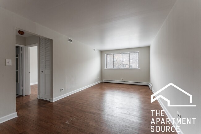 Building Photo - 5917 N Kenmore Ave