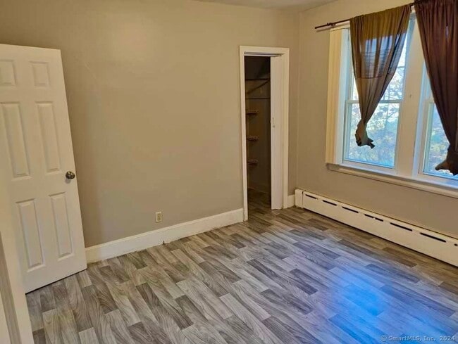 Building Photo - 15 Lone Oak Ave