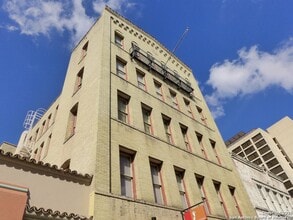 Building Photo - 221 Losoya St