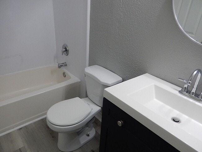 Building Photo - Recently RENOVATED 3/2 w/ Stainless Steel Appliances, Plank Vinyl Throughout, Washer/Dryer, & Lar...