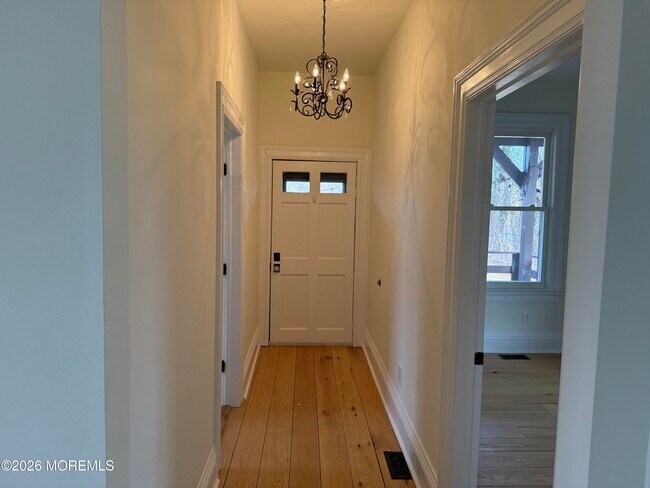 Building Photo - 25 Monmouth Rd