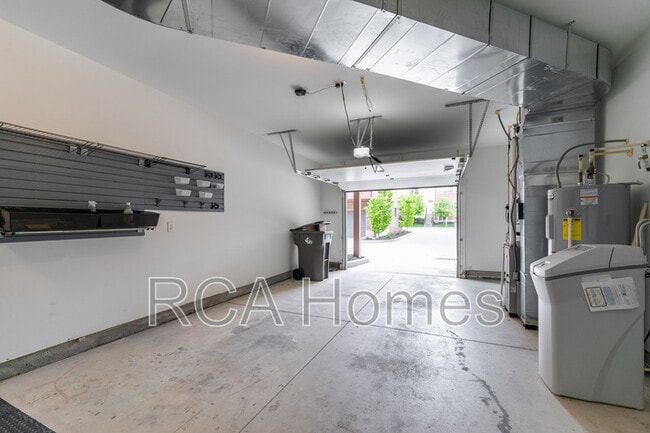 Building Photo - 616 Pomeroy St