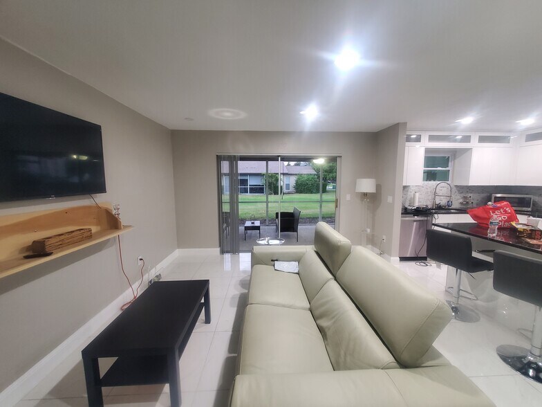 Building Photo - 3568 Boca Ciega Dr