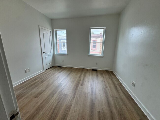 Building Photo - 1238 W Firth St