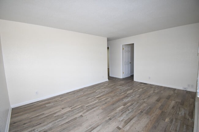 Building Photo - Rob Rd-142