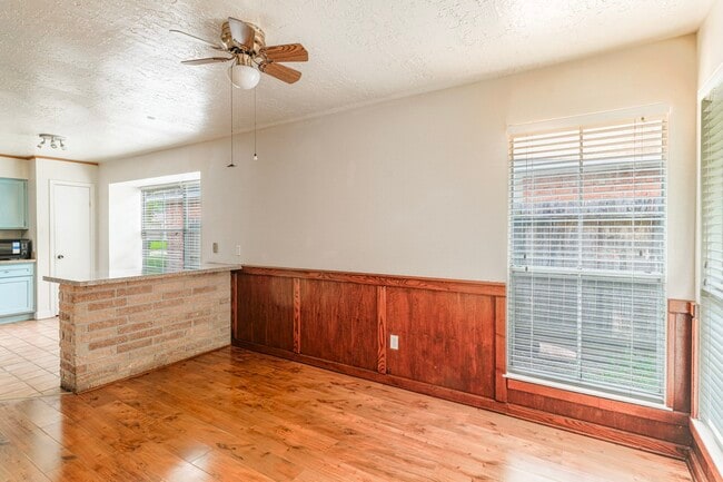 Building Photo - 22018 Kenlake Dr