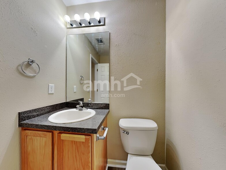 Building Photo - 20 Willow Lakes Dr