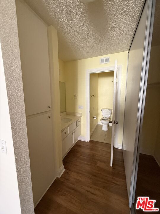 Building Photo - 2554 Olive Dr