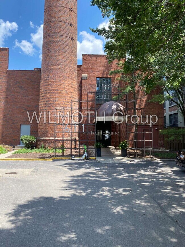 Building Photo - 611 N Park Ave