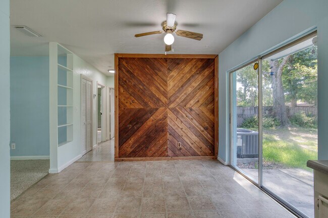 Building Photo - 1133 Bradenton Rd