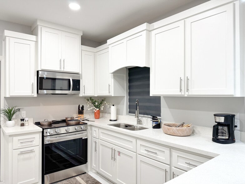 Building Photo - 1118 Country Club Dr