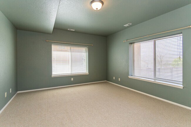 Building Photo - 8270 Regiment Ct