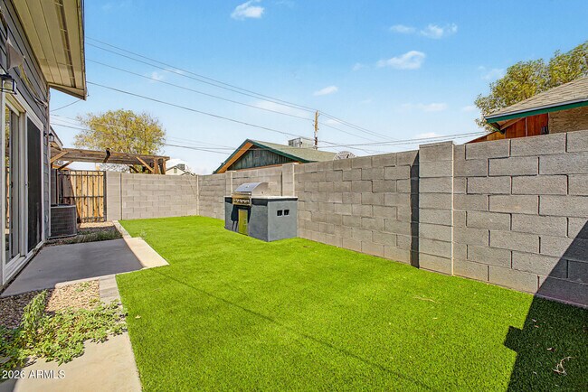Building Photo - 505 N 16th Ave