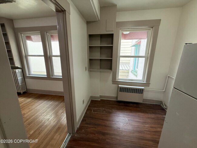 Building Photo - 436 Main St