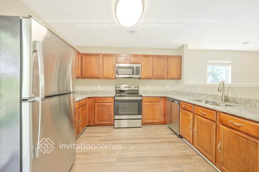 Building Photo - 2888 Creekbend Dr