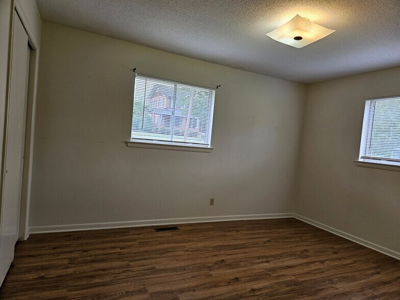 Building Photo - 303 S Germantown Rd