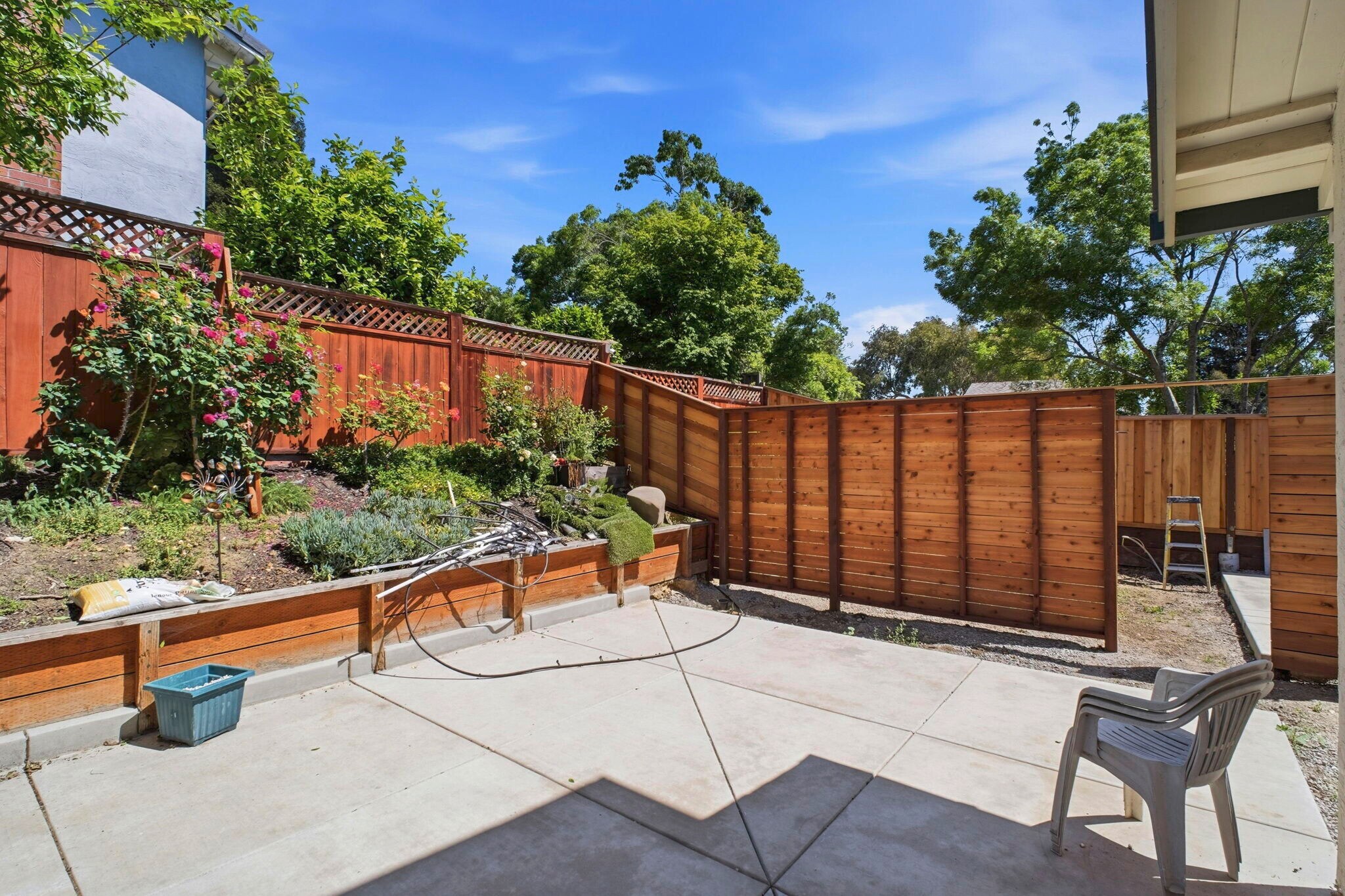 Building Photo - 6001 Castlebrook Dr