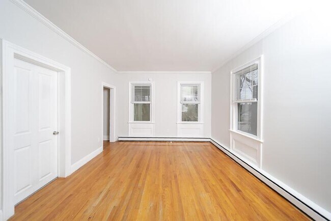 Building Photo - 11 Mann Ave