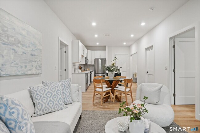 Building Photo - 131 Beach Rd