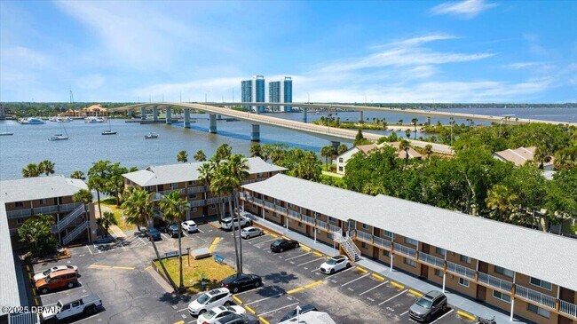 Building Photo - 411 N Halifax Ave