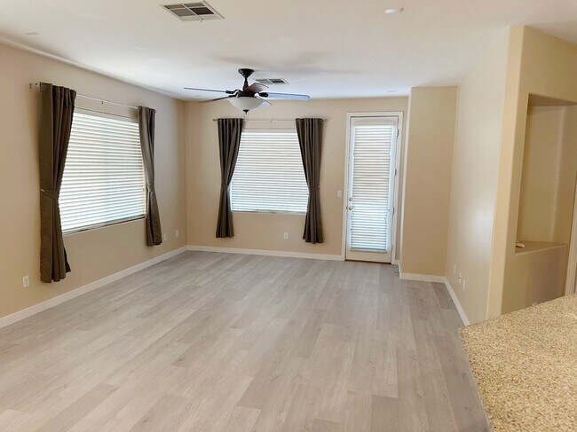 Building Photo - 204 Crooked Tree Dr