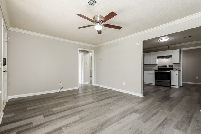 Building Photo - 7728 Aurora Dr